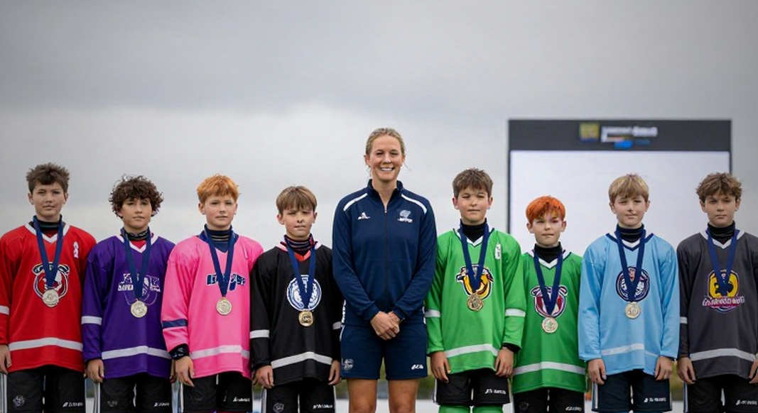 ट्रिनिटी–थॉमियन हॉकी की 20वीं भिड़ंत: कोलंबो के एस्ट्रो टर्फ पर स्कूल प्रतिष्ठा, और एक बही-खाता जो अब तक नहीं छपा